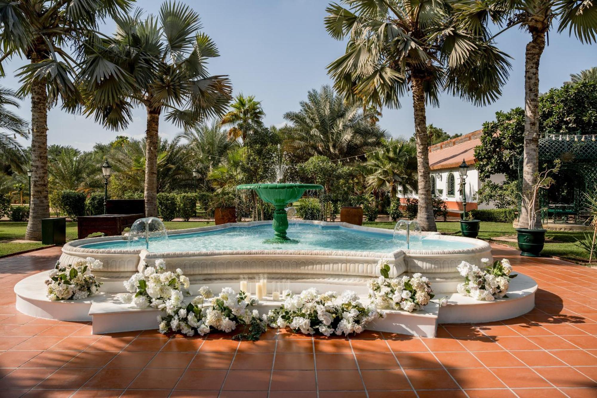 Melia Desert Palm Member Of Melia Collection Dubai Eksteriør billede Fountain at the Royal Palace